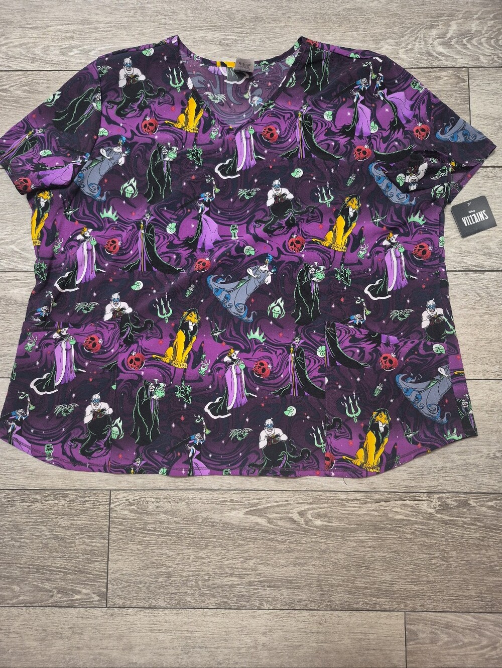 Women’s NWT Disney Villains V-Neck Polyester Scrub Top Size 3XL
